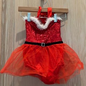 NWOT adorable Santa tutu romper with sweetheart neckline. Fits size 2-3T